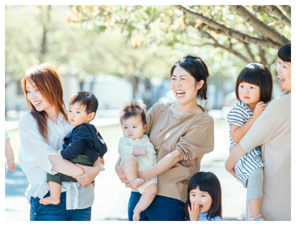 子供を抱くママたち